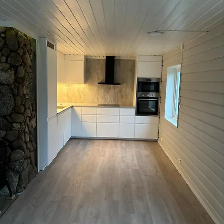 Holiday home Hus Med Midnattssol Havutsikt Gravdal (Vestvagoy)