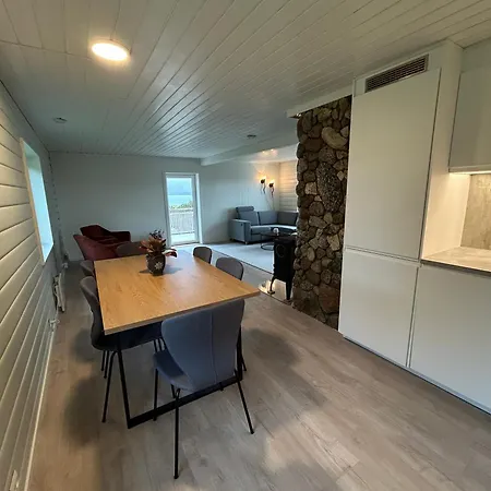Hus Med Midnattssol Havutsikt Gravdal (Vestvagoy)